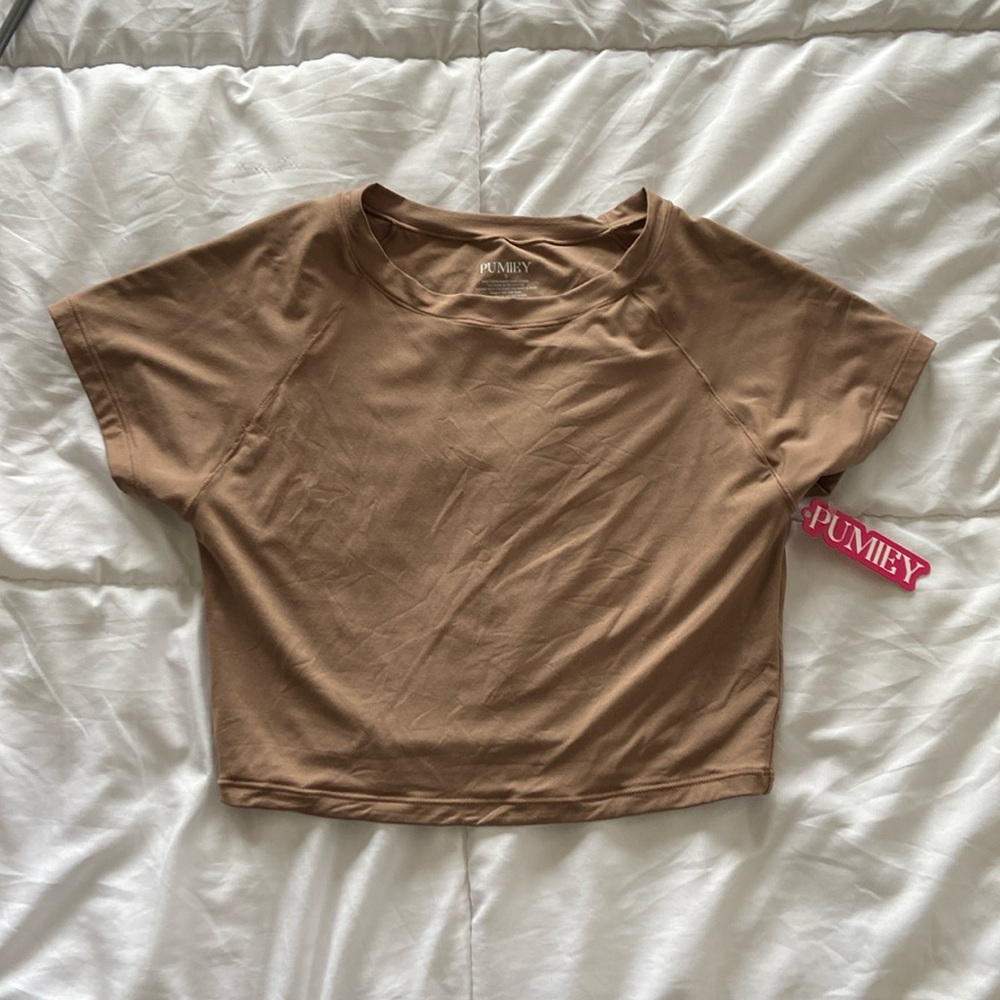 Fitted crop tee. New with tags